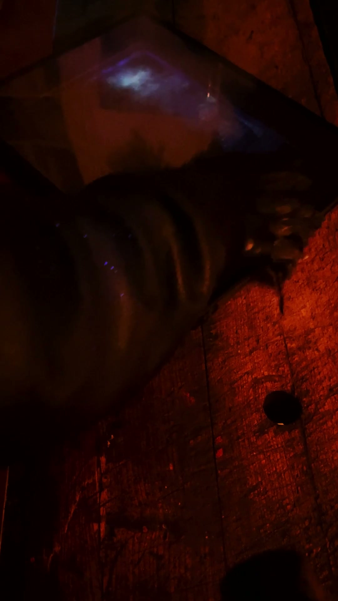 Texte Fulcanelli gravé sur le cadre