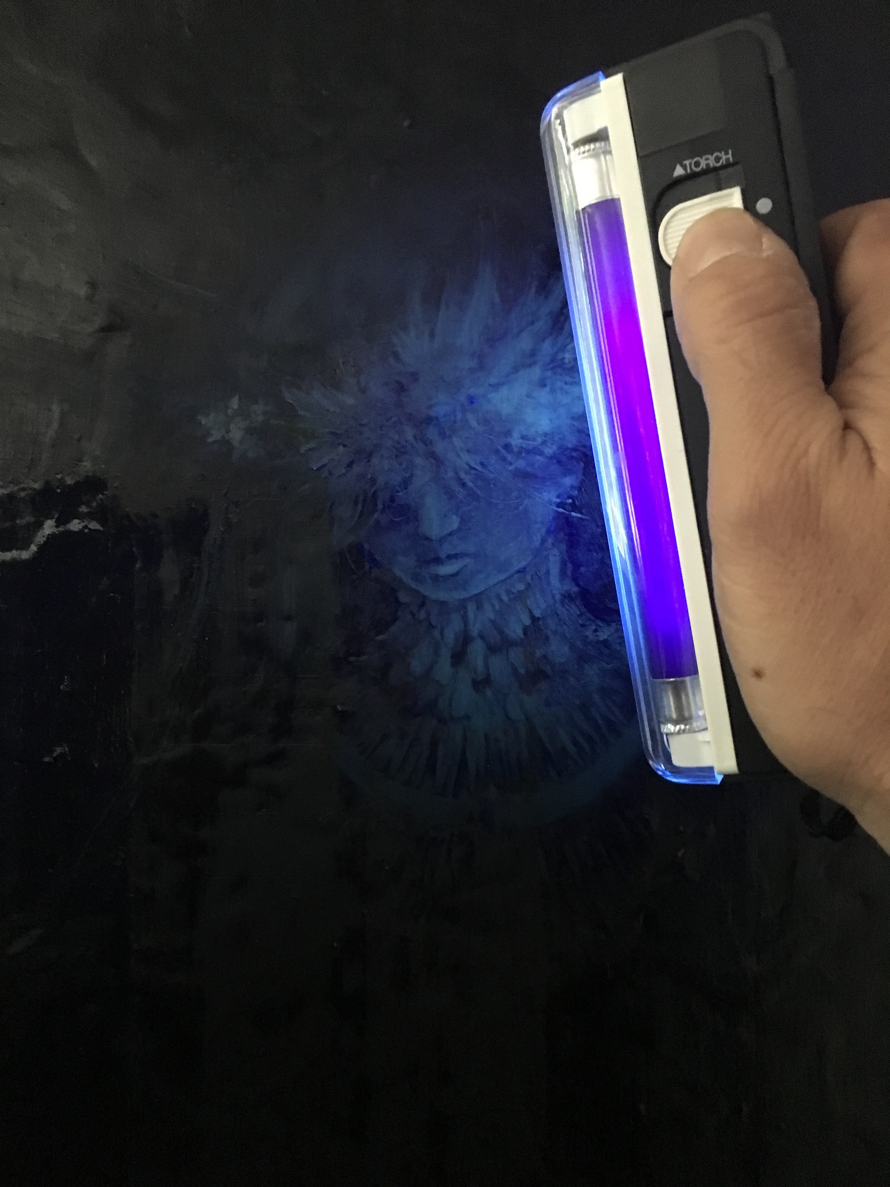 Œuvre Vierge noire du Manoirs 2020 — sous la lumière tombé du ciel